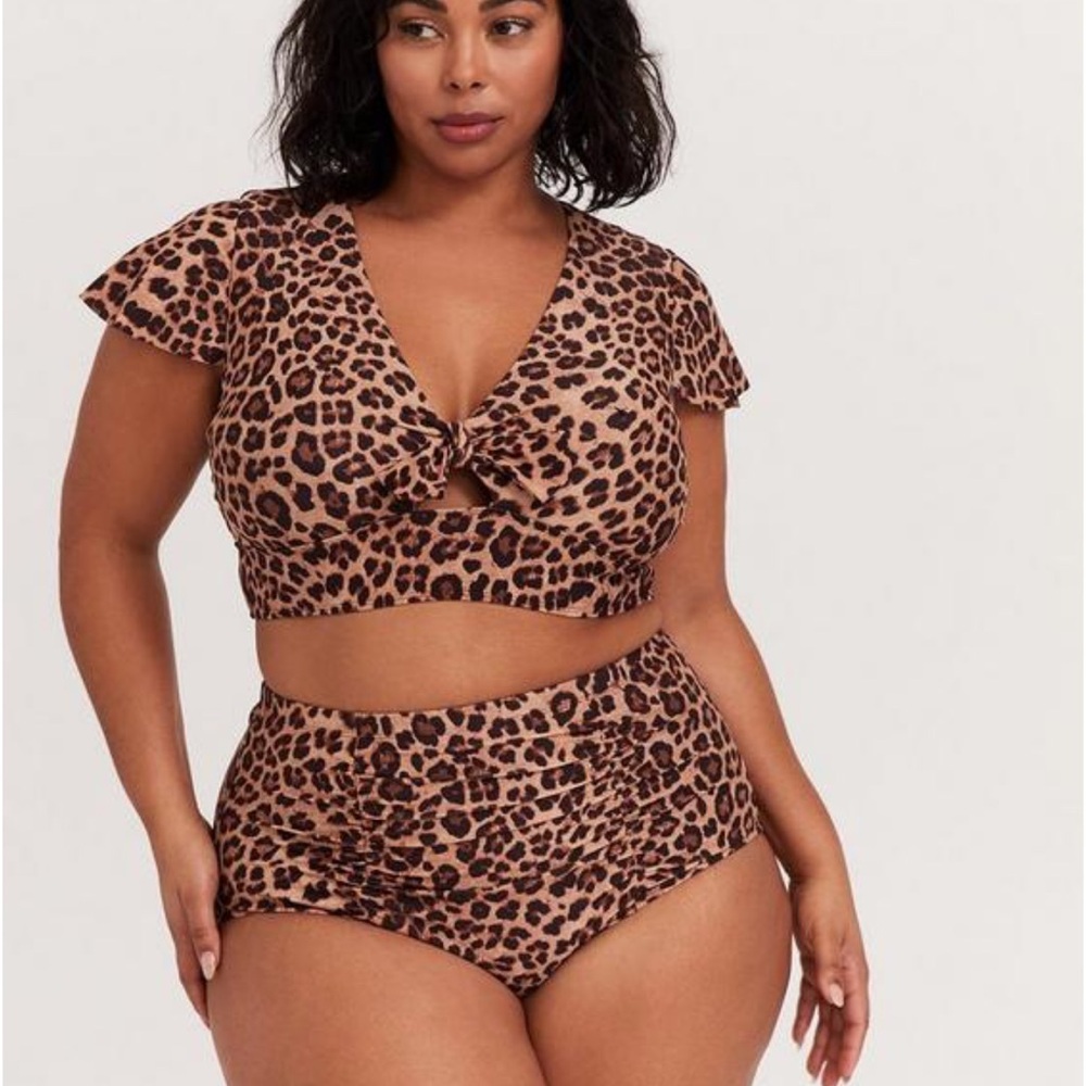 Torrid Wireless Flutter Sleeve Bikini Top 3X & Ruched Bottom 2X